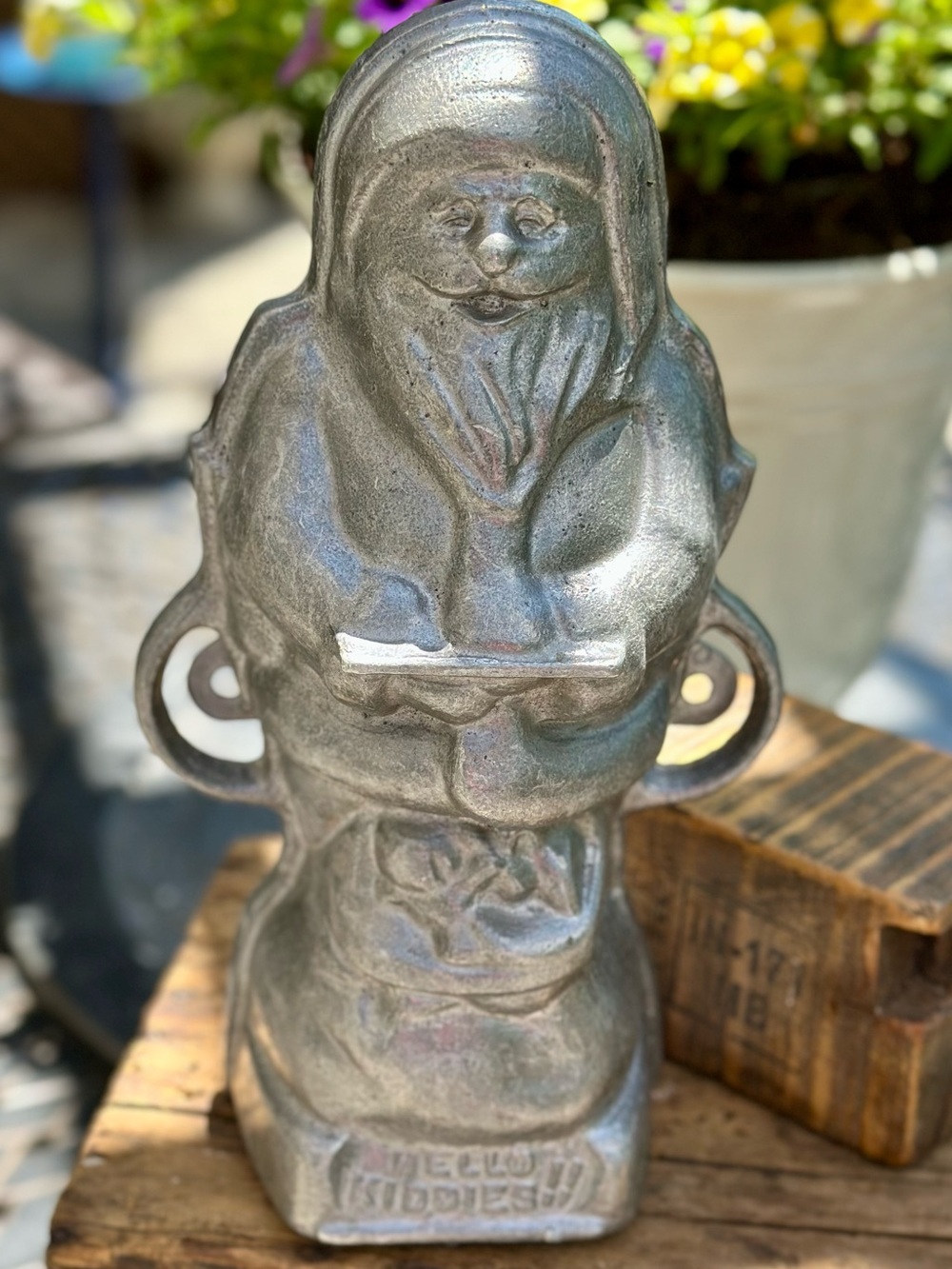 Vintage 12 inch Cast Aluminum Santa Cake Mold Hello Kiddies Christmas Bakeware